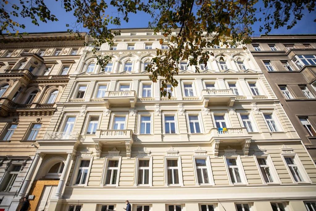 Apartment Centrally Located Gem In
