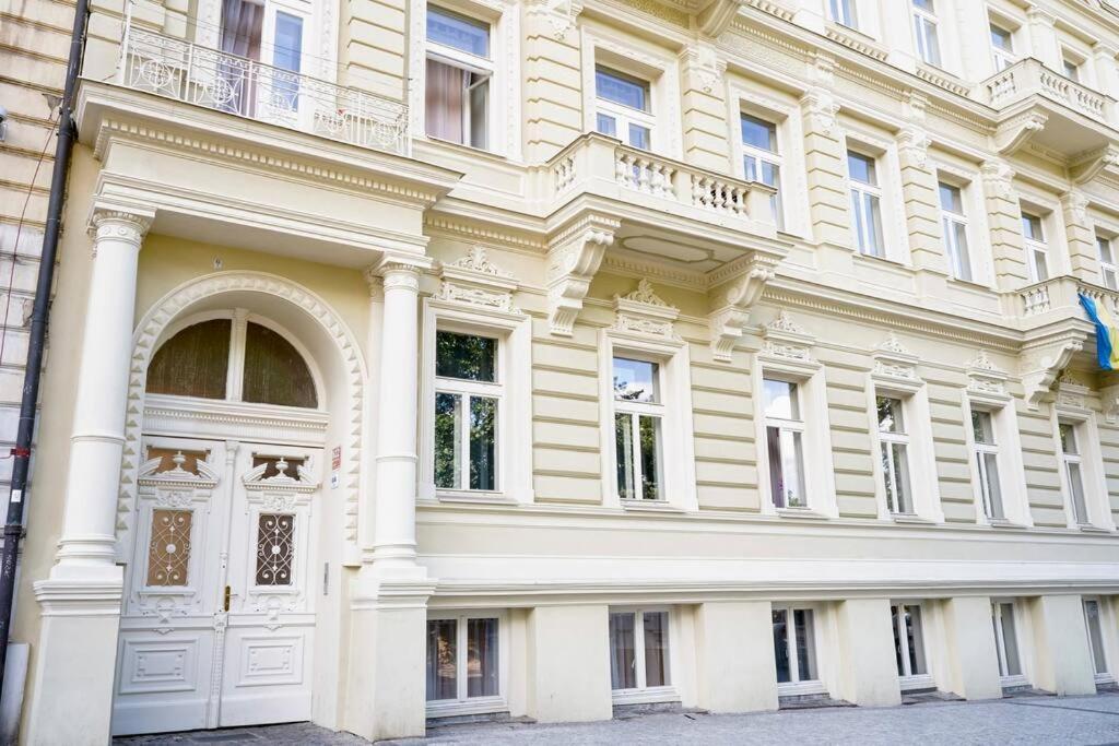 Centrally Located Gem In *