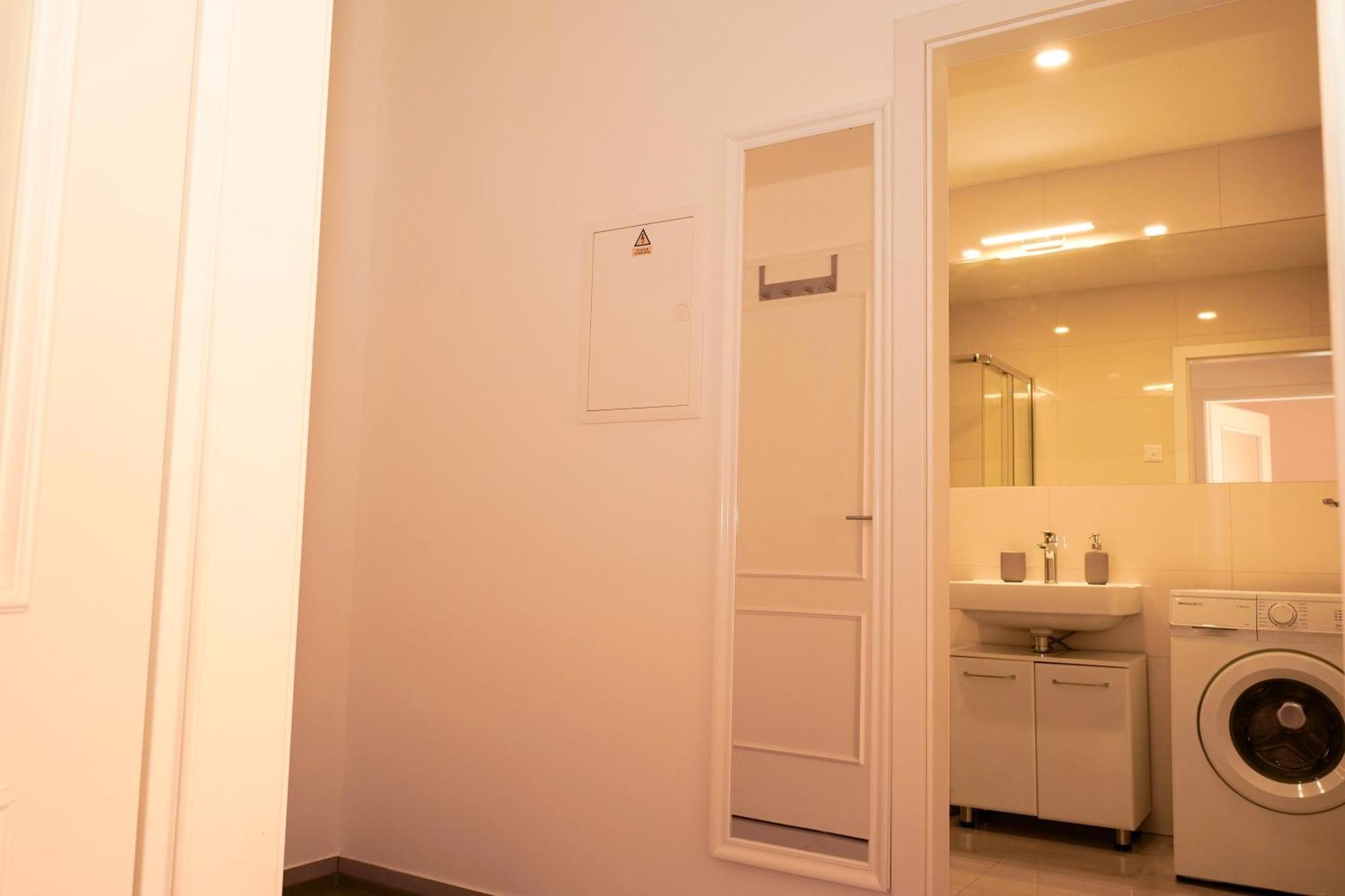 Apartment Centrally Located Gem In *